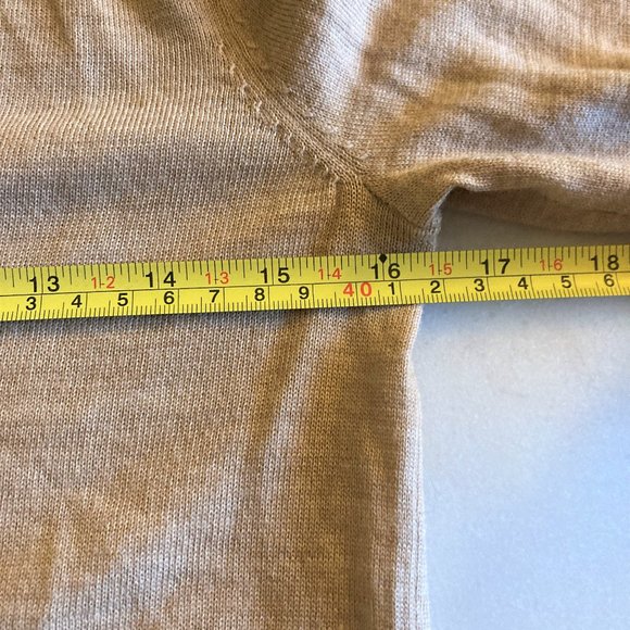 Like new! Club Monaco tan / camel beige v neck Italian Yarn merino wool sweater - Picture 6 of 6